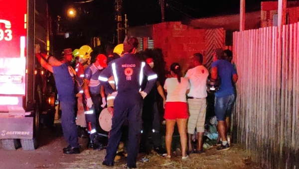 TRAGÉDIA NO CALAFATE: Duas crianças de 3 e 4 anos e  um bebê de 8 meses morrem carbonizadas 